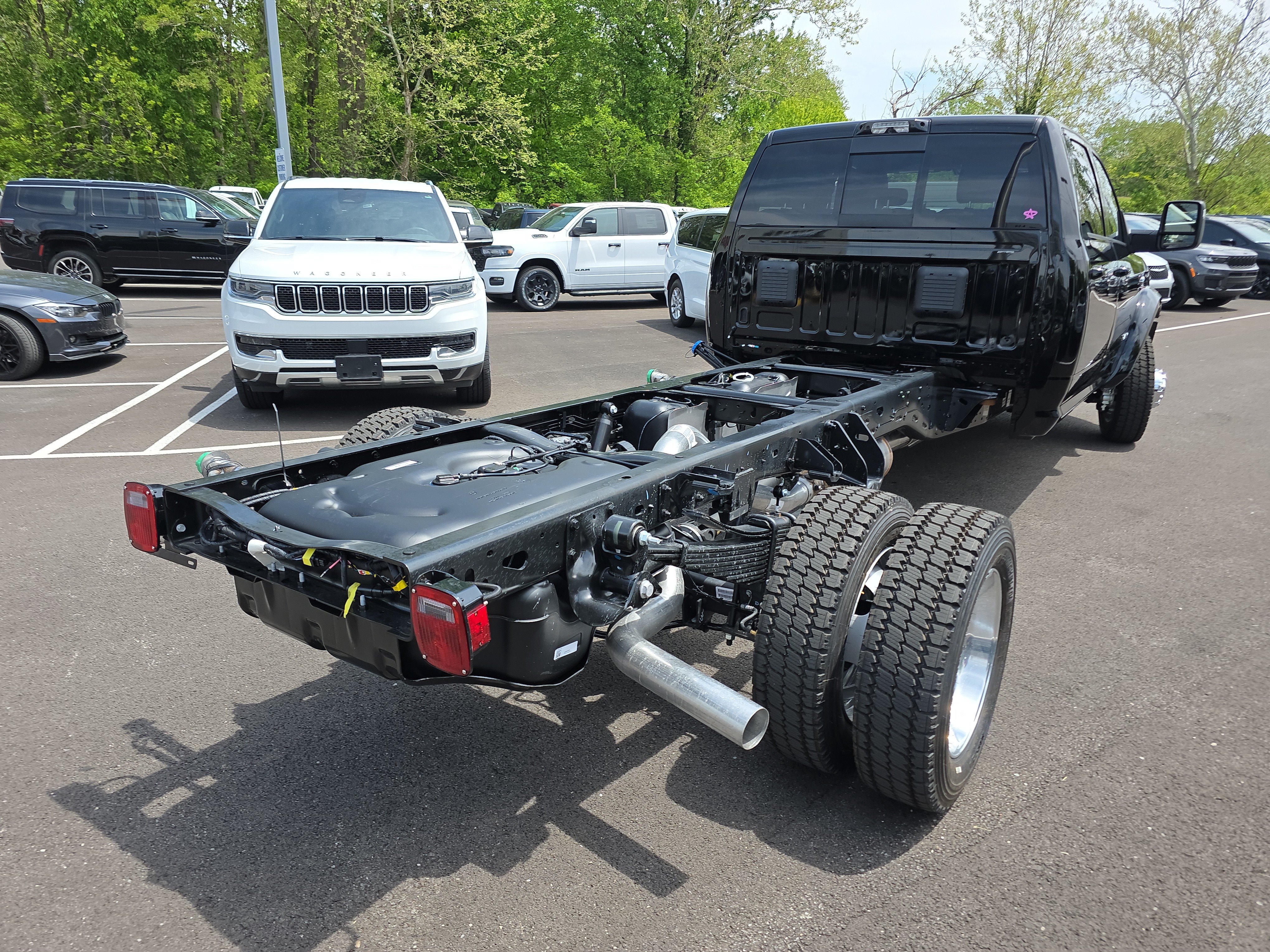 New 2026 RAM 5500 4x4 Crew Cab w/ Laramie Trim Package image 23