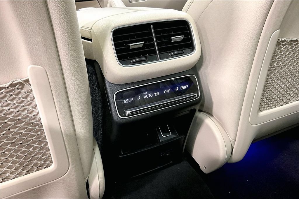 Used 2023 Mercedes-Benz GLS 450 4MATIC image 10