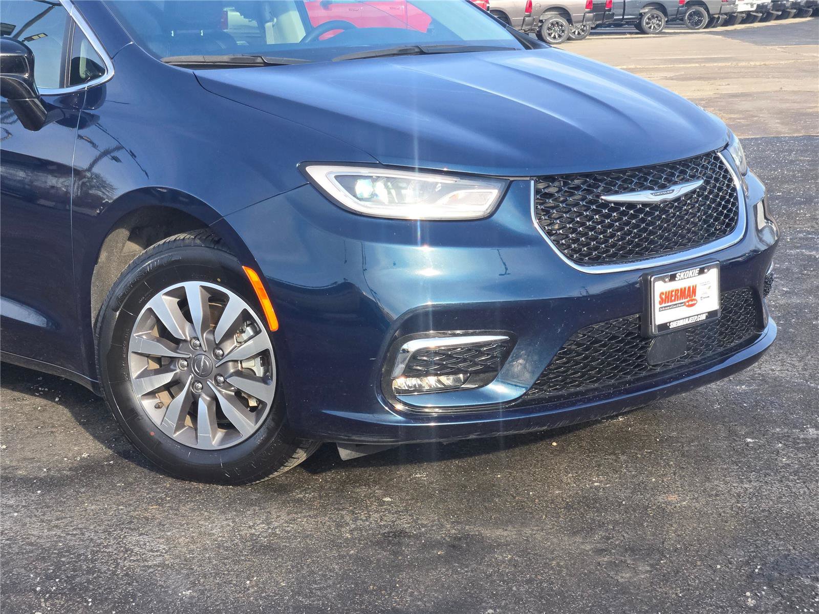 Certified 2024 Chrysler Pacifica Select image 2