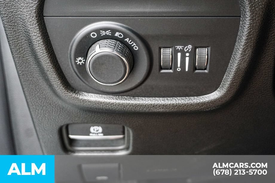 Used 2025 Jeep Grand Cherokee Altitude AWD/4WD image 45
