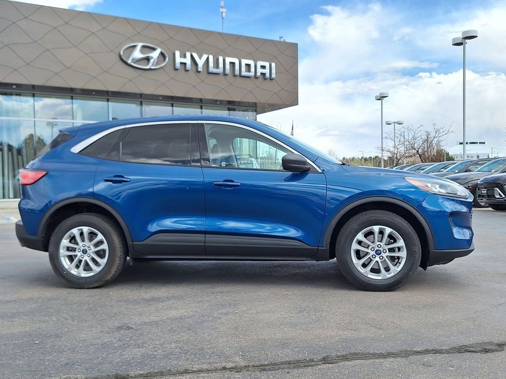 Used 2022 Ford Escape SE image 2