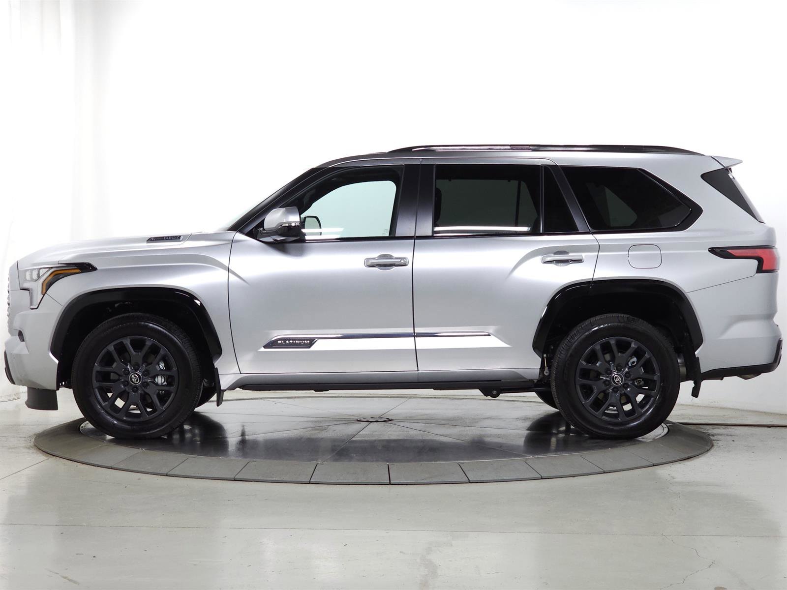 Used 2025 Toyota Sequoia Platinum image 5