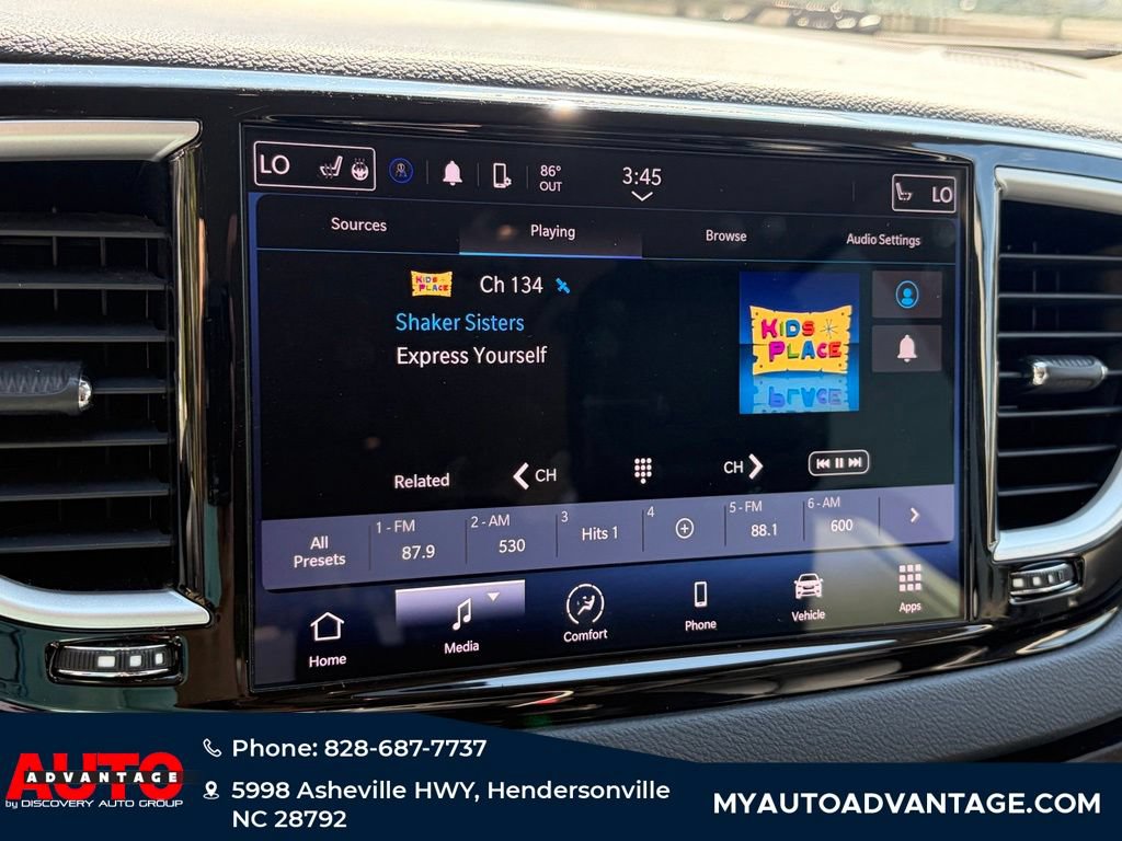 Used 2023 Chrysler Pacifica Touring-L FWD image 11