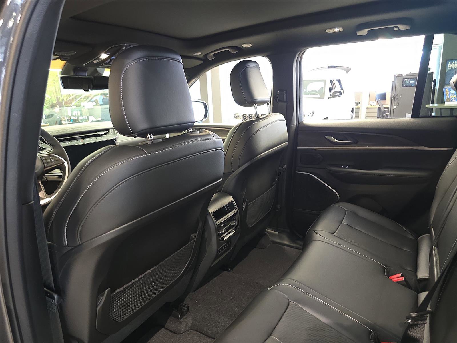 New 2026 Jeep Grand Cherokee Limited image 16