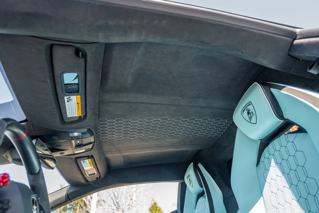 Used 2025 Lamborghini Revuelto image 22