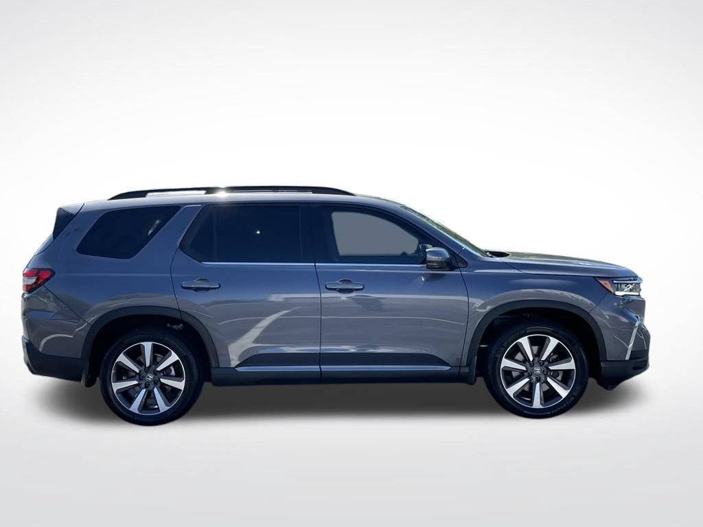 Certified 2025 Honda Pilot Touring image 7