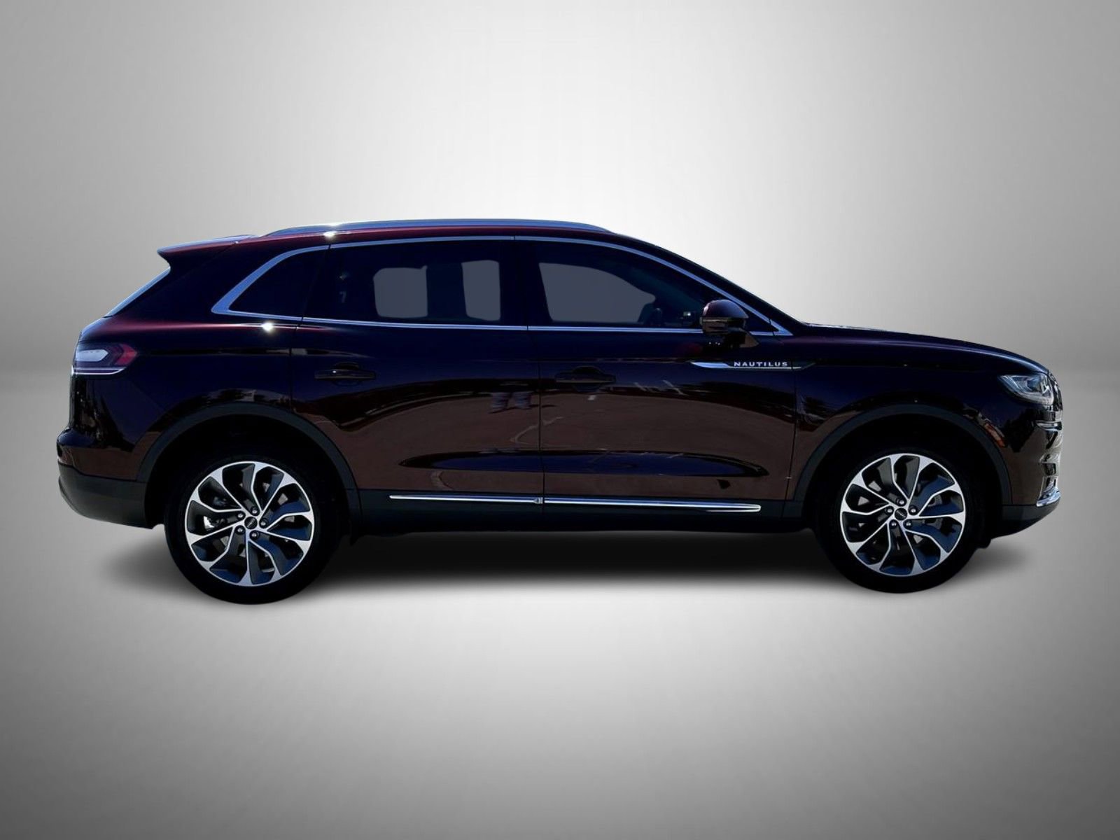 Used 2023 Lincoln Nautilus Reserve w/ Cargo Utility Package AWD/4WD image 4