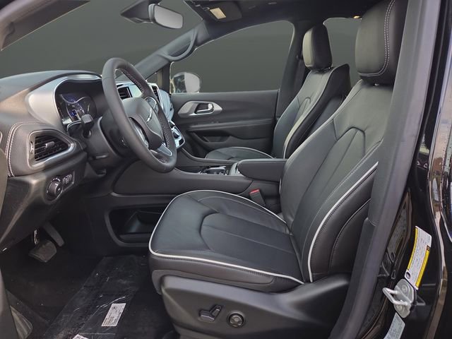 New 2026 Chrysler Pacifica Limited w/ Trailer Tow Group image 4