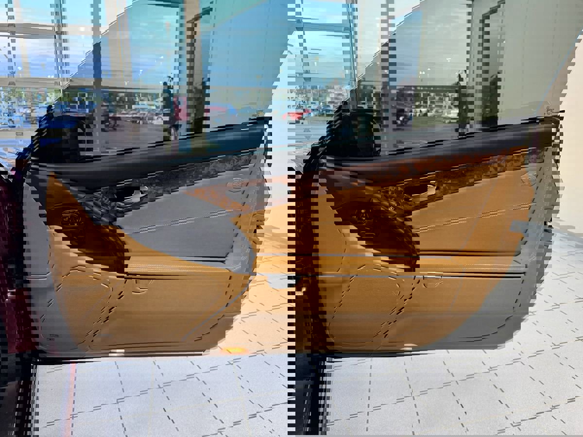 Used 2011 Mercedes-Benz SL 550 image 17