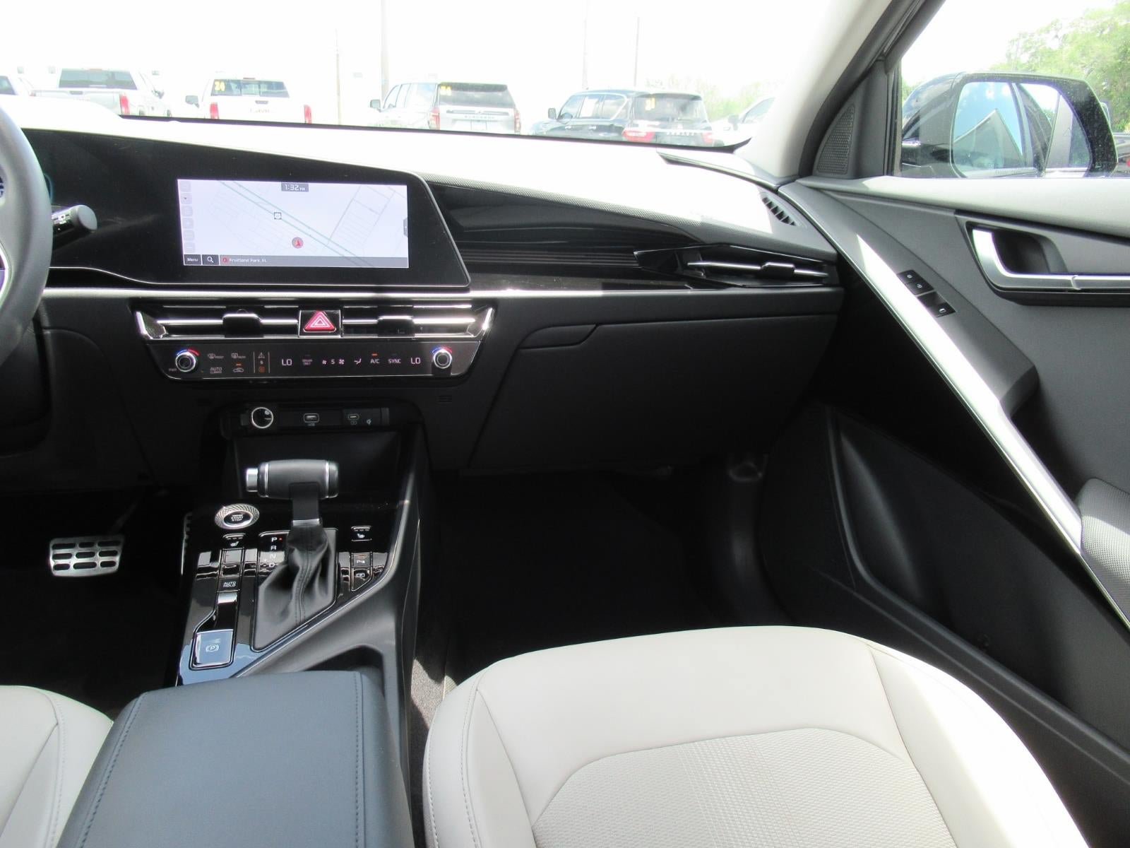 Used 2025 Kia Niro EX Touring FWD image 15