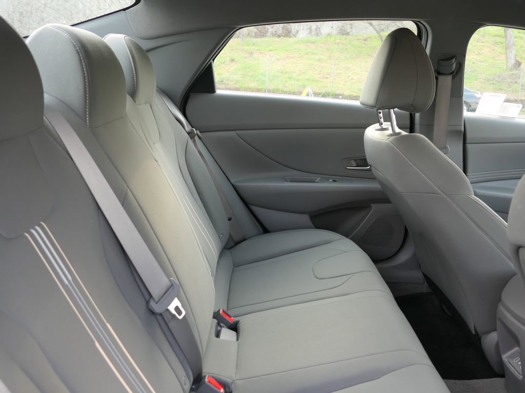 Certified 2025 Hyundai Elantra Sport image 21