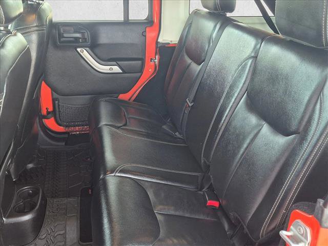 Used 2015 Jeep Wrangler Unlimited Rubicon image 16