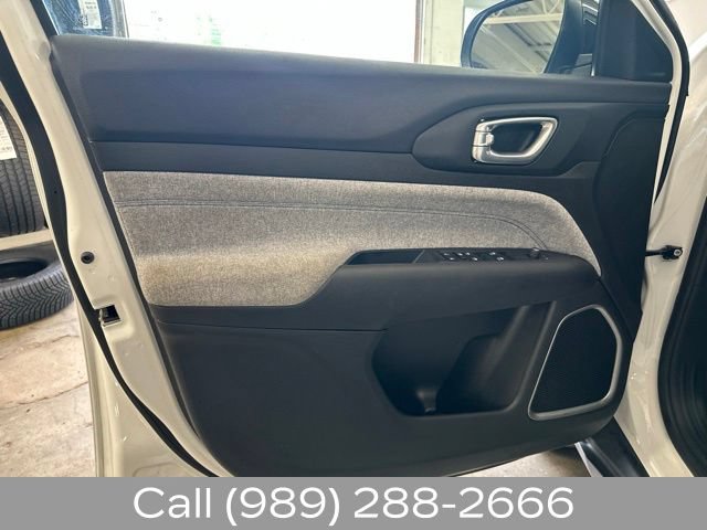 Used 2024 Jeep Compass Latitude AWD/4WD image 11