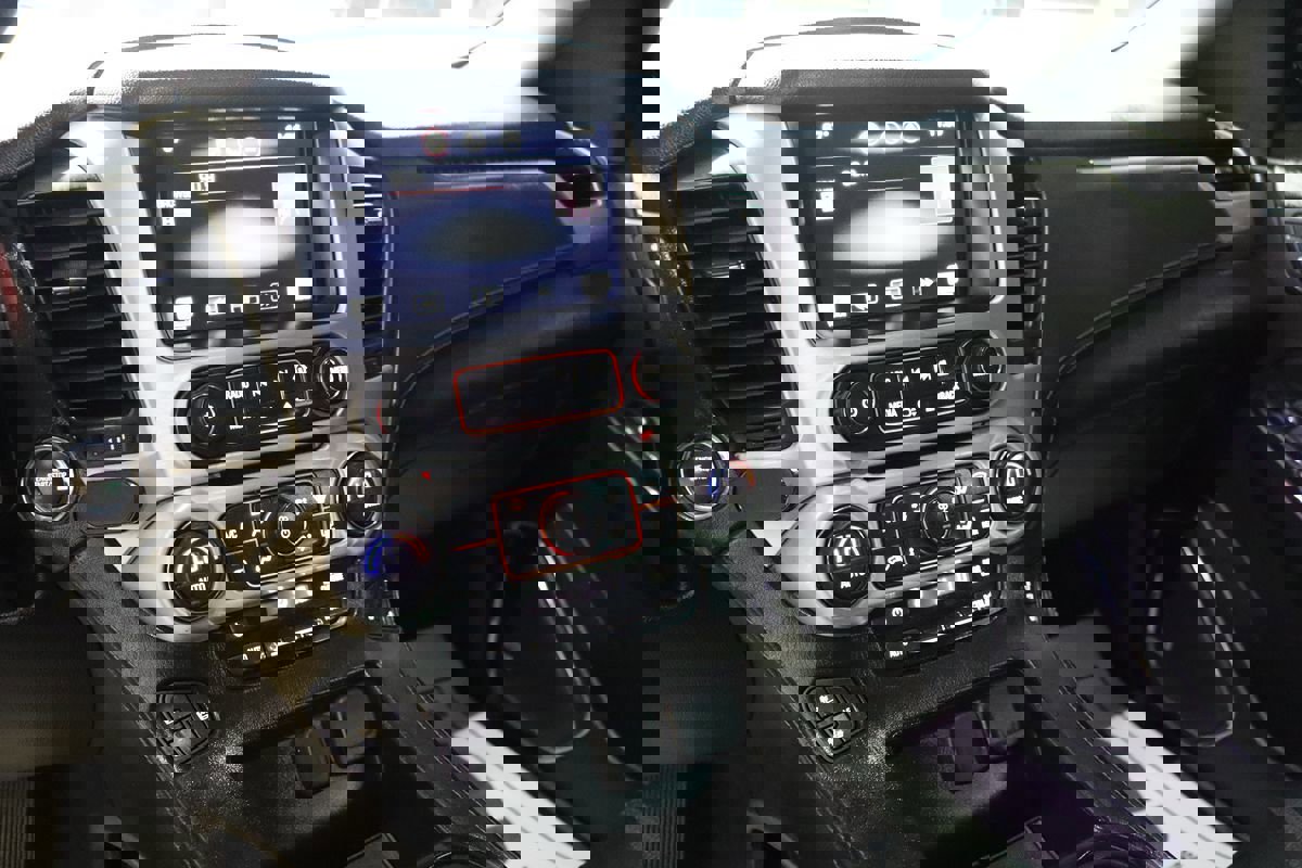 Used 2015 GMC Yukon SLT w/ HD Trailering Package image 50