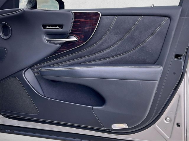 Used 2022 Lexus LS 500 w/ Interior Upgrade Package RWD image 19