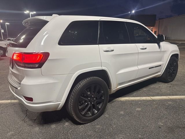 Used 2020 Jeep Grand Cherokee Altitude image 3