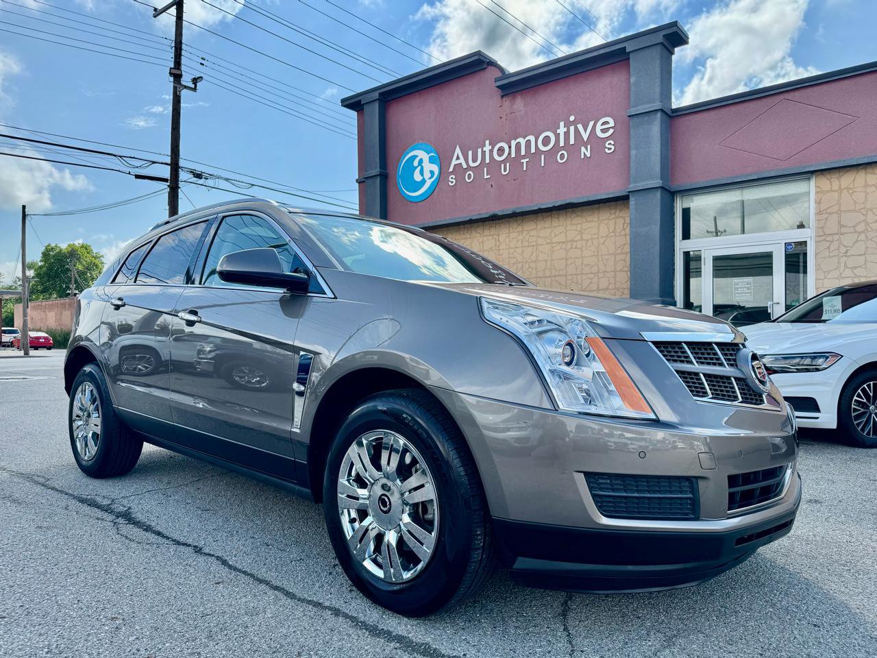 Used 2011 Cadillac SRX Luxury FWD image 1