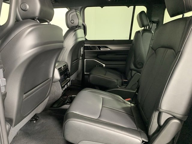 New 2025 Jeep Wagoneer Series II w/ Convenience Group I image 13