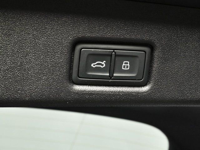 Used 2025 Audi Q5 Premium Plus w/ Premium Plus AWD/4WD image 29