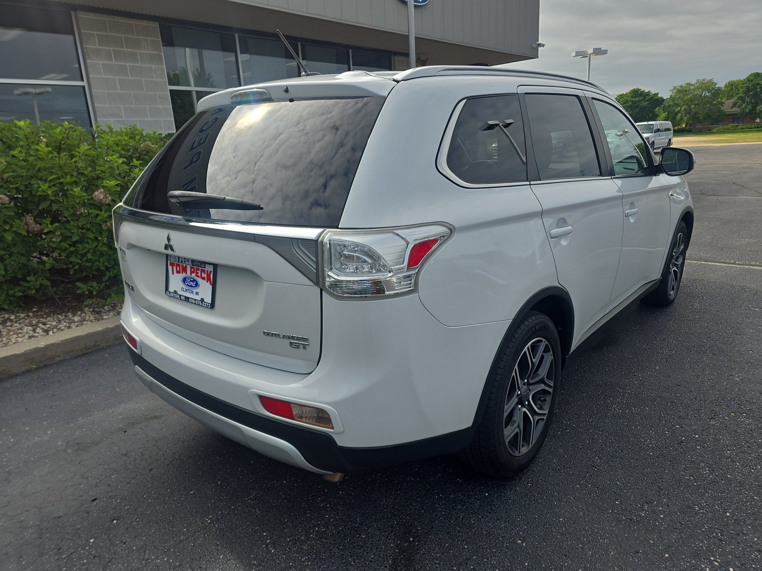 Used 2015 Mitsubishi Outlander GT AWD/4WD image 2