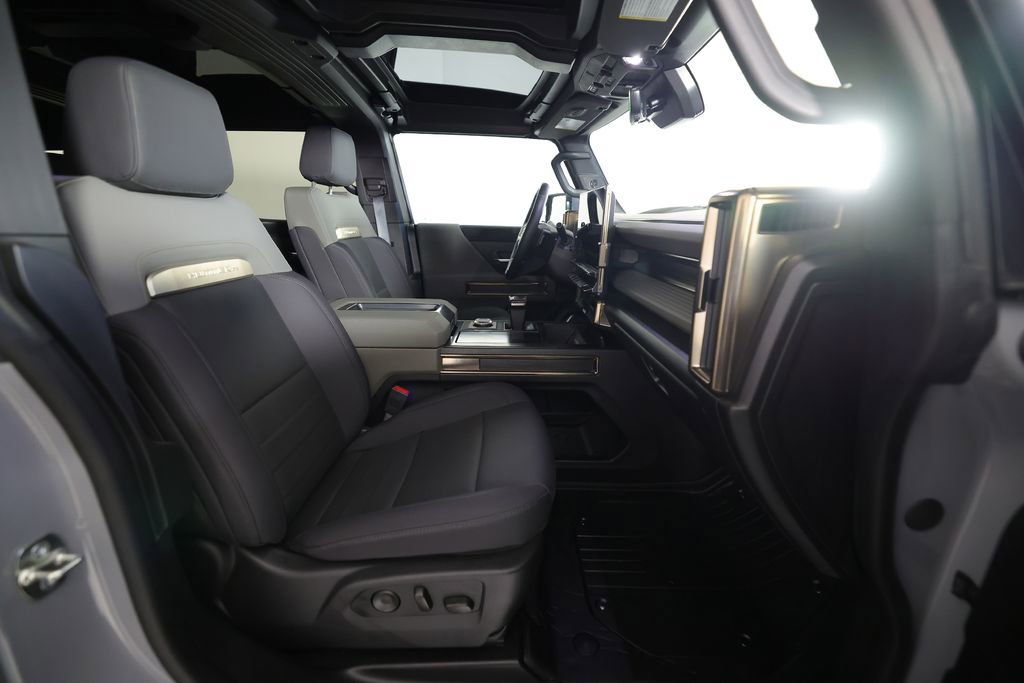 Used 2025 GMC Hummer EV 2X w/ LPO, Dark Essentials Package AWD/4WD image 10