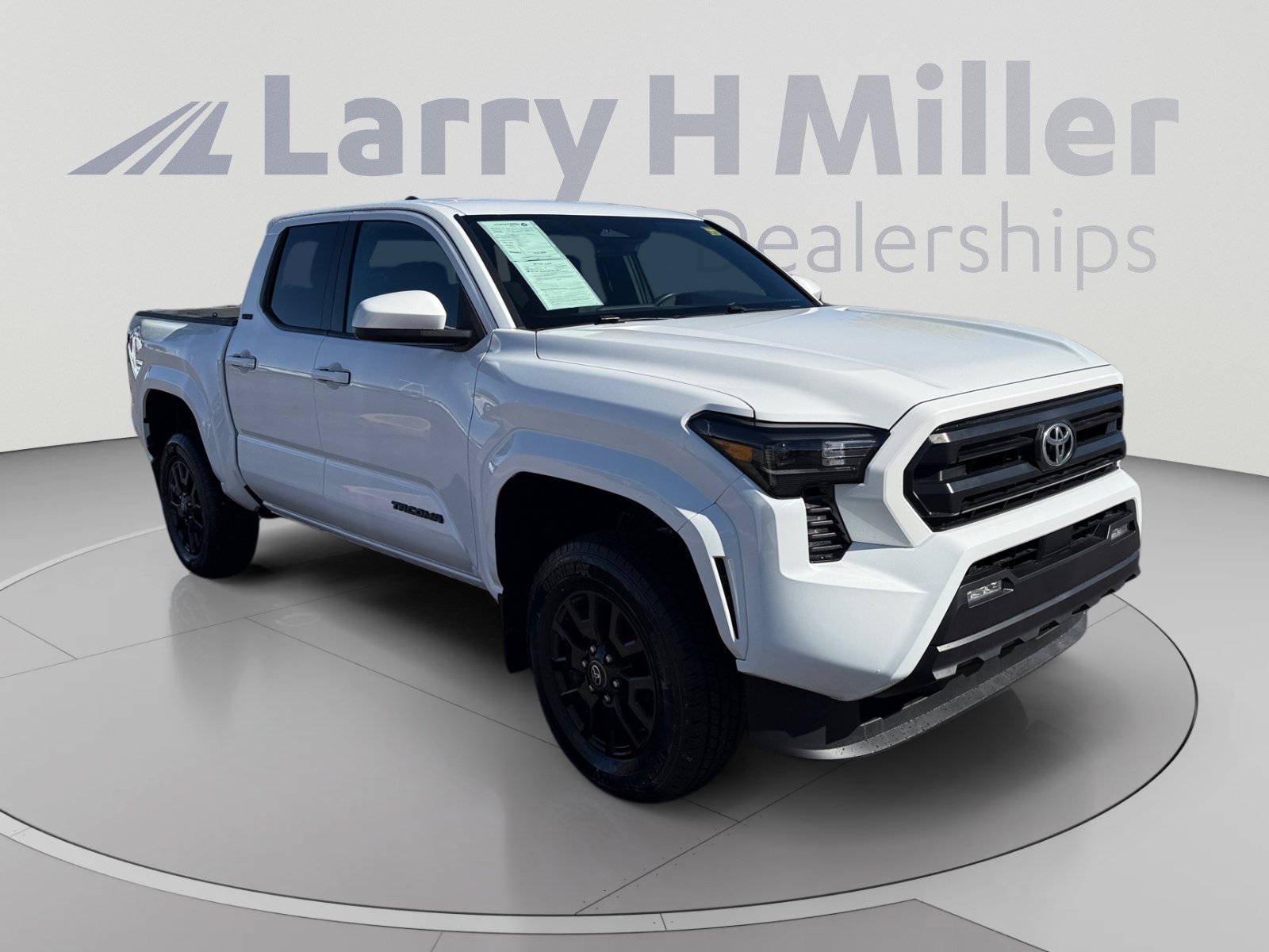 Used 2024 Toyota Tacoma SR5 AWD/4WD image 7