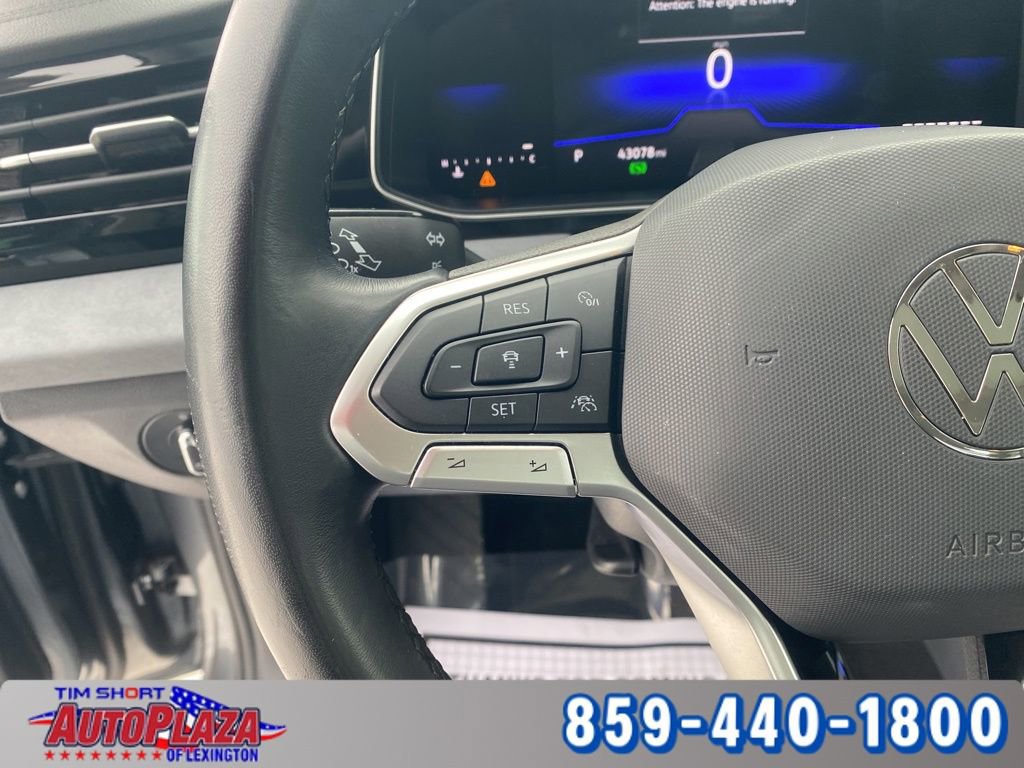 Used 2025 Volkswagen Jetta SE image 16