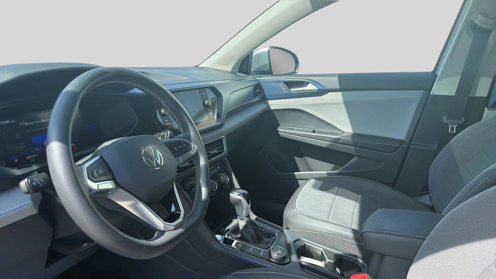 Used 2024 Volkswagen Taos SE AWD/4WD image 16
