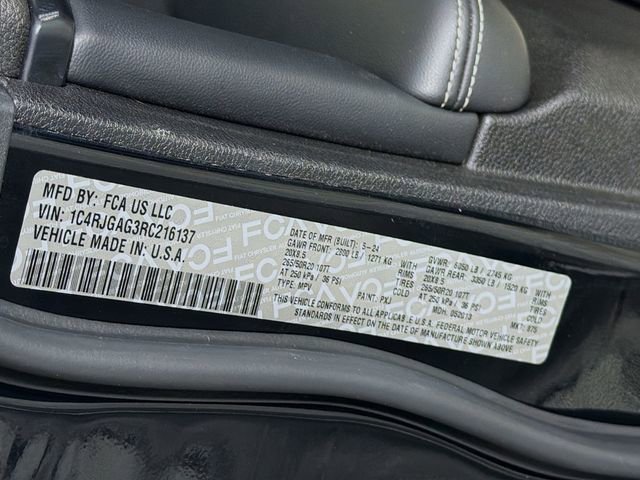 Used 2024 Jeep Grand Cherokee Altitude RWD image 33