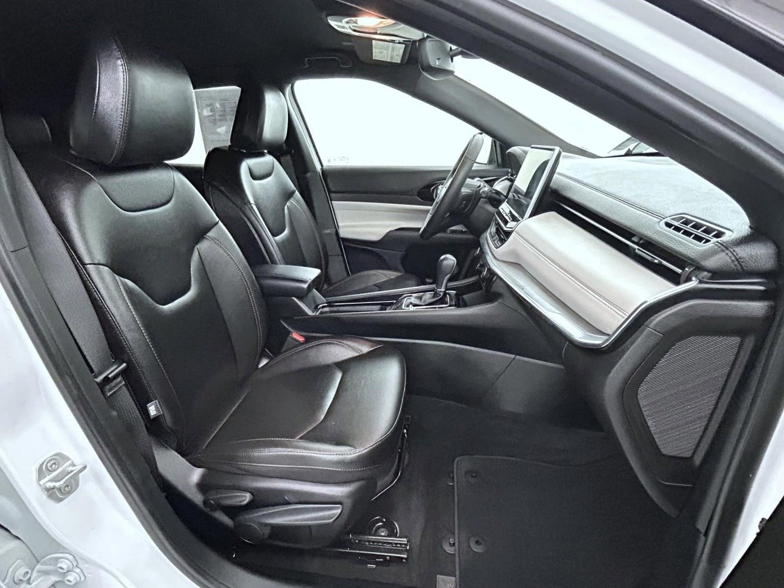 Certified 2024 Jeep Compass Limited image 15