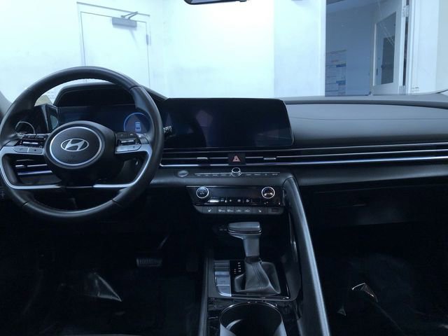 Used 2025 Hyundai Elantra SEL image 16