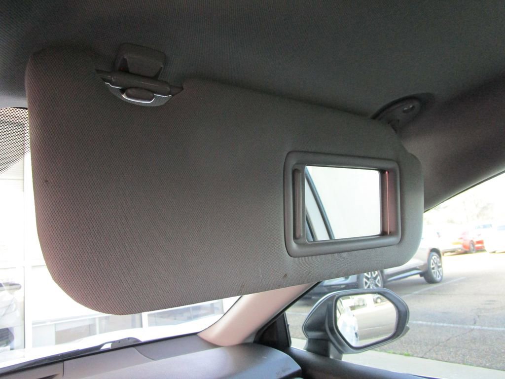 Used 2020 Toyota Camry LE image 29