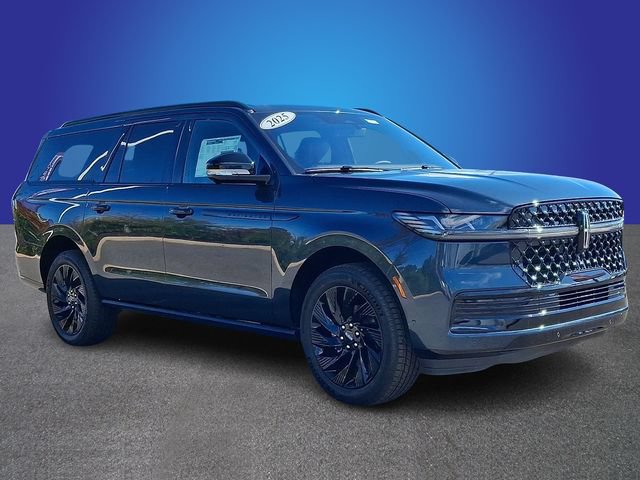 New 2025 Lincoln Navigator L Reserve w/ Jet Appearance Package AWD/4WD image 2