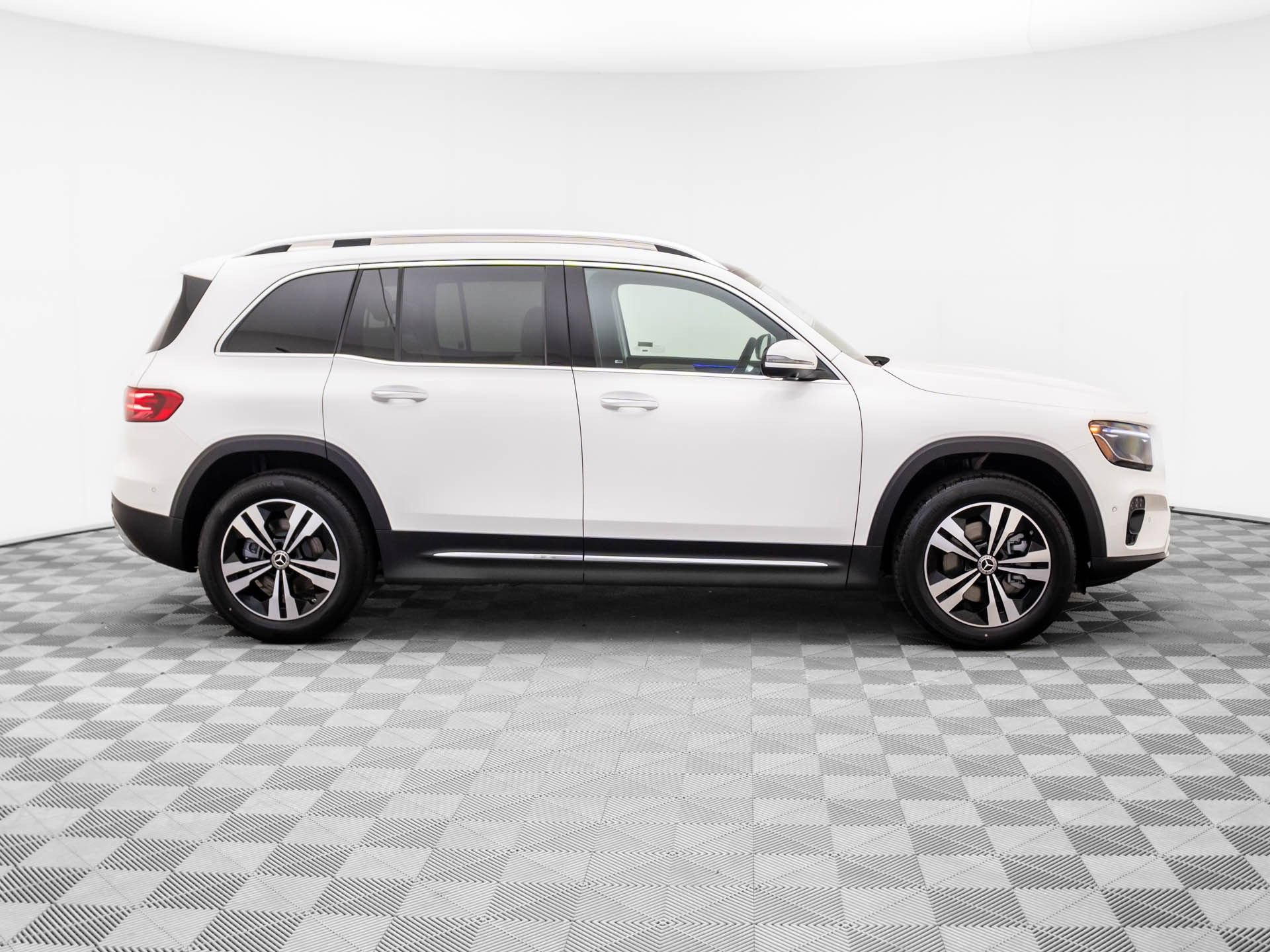 New 2026 Mercedes-Benz GLB 250 4MATIC image 6