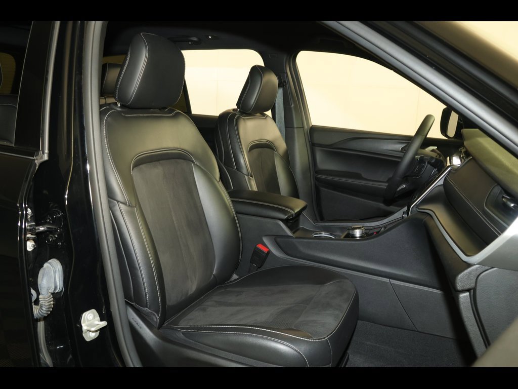 Used 2023 Jeep Grand Cherokee Altitude image 26