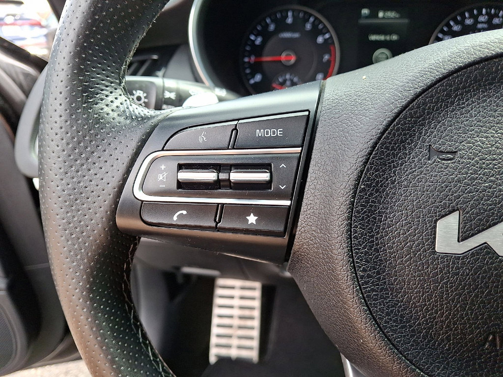 Used 2023 Kia Stinger GT-Line w/ Sun & Sound Package image 17