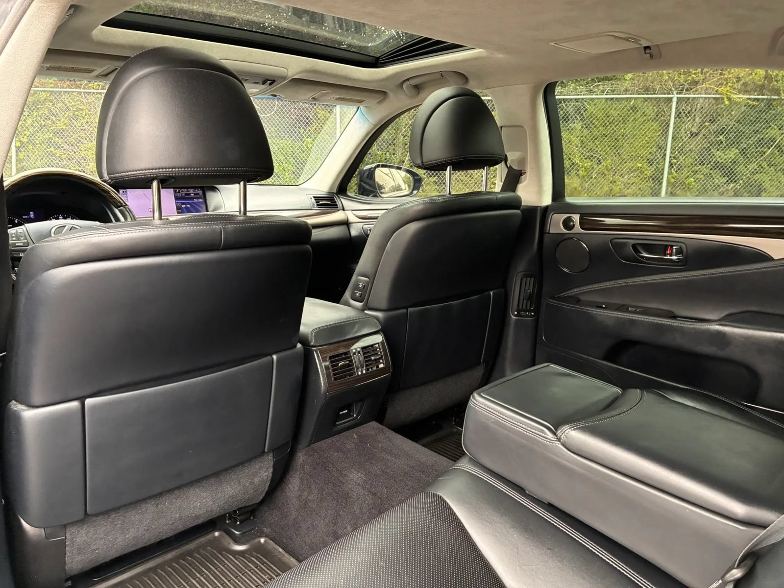 Used 2013 Lexus LS 460 L w/ All-Weather Pkg RWD image 36
