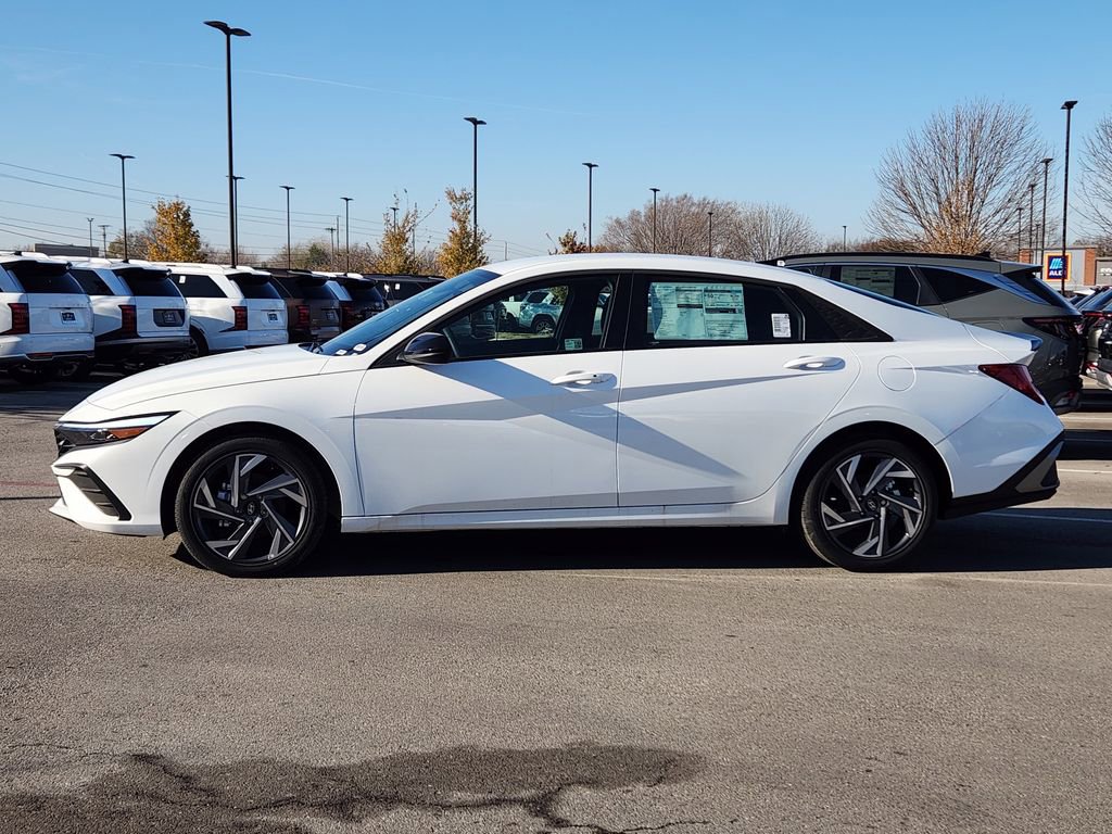 New 2025 Hyundai Elantra SEL image 4