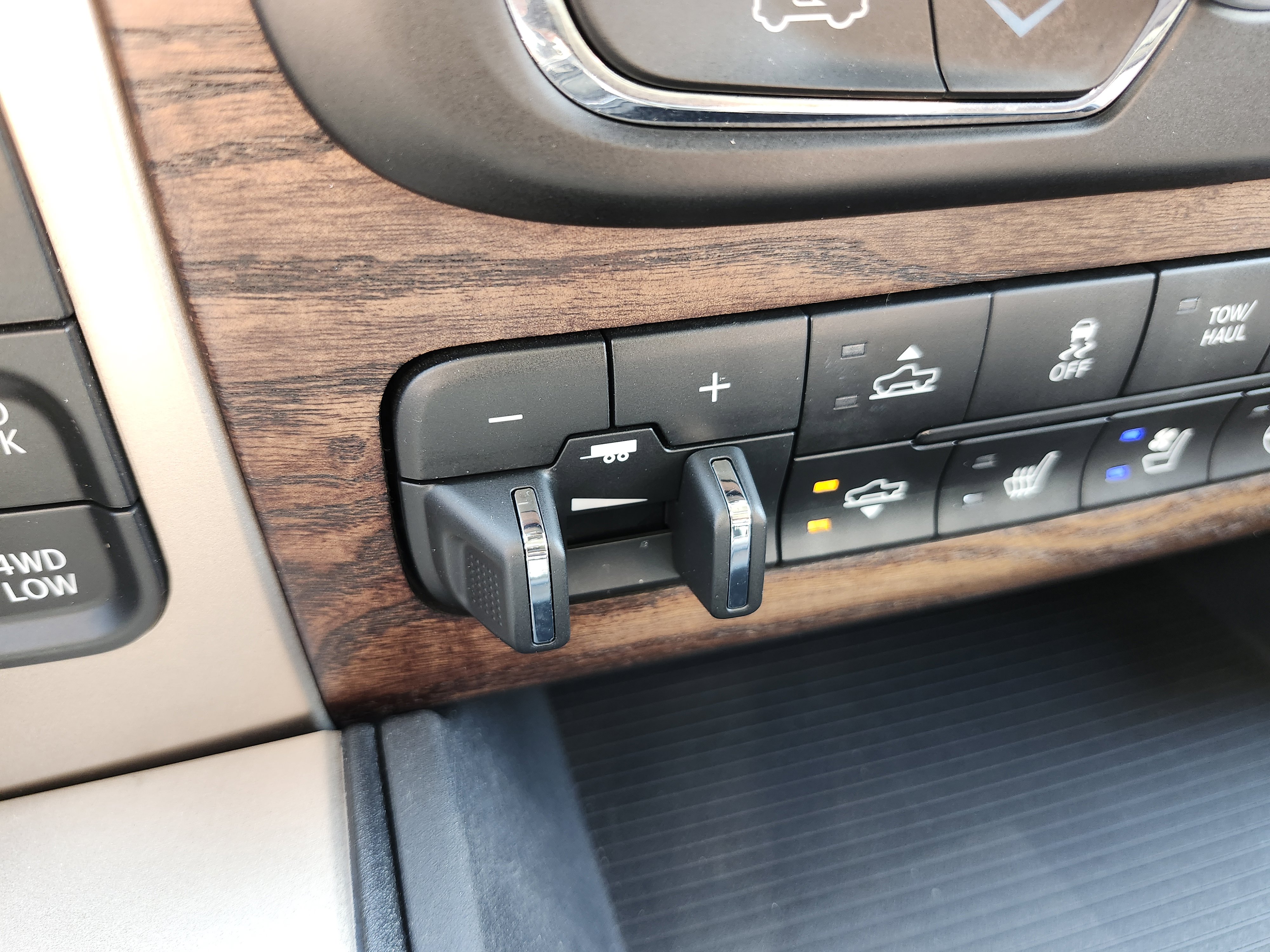 Used 2016 RAM 1500 Laramie Longhorn w/ Convenience Group AWD/4WD image 11