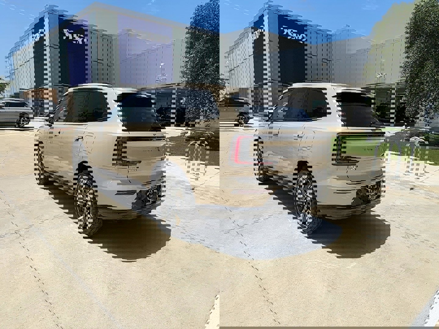 Used 2025 Volvo EX90 Ultra image 4