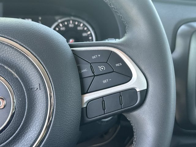 Used 2020 Jeep Renegade Latitude FWD image 28