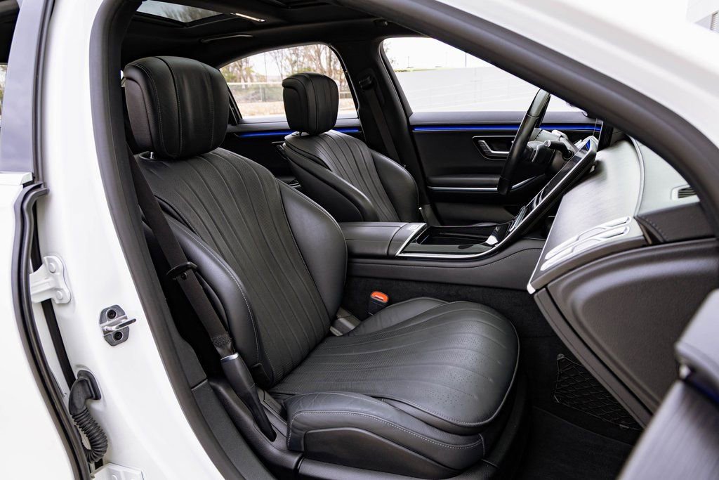 Used 2022 Mercedes-Benz S 580 4MATIC Sedan w/ AMG Line Package image 23