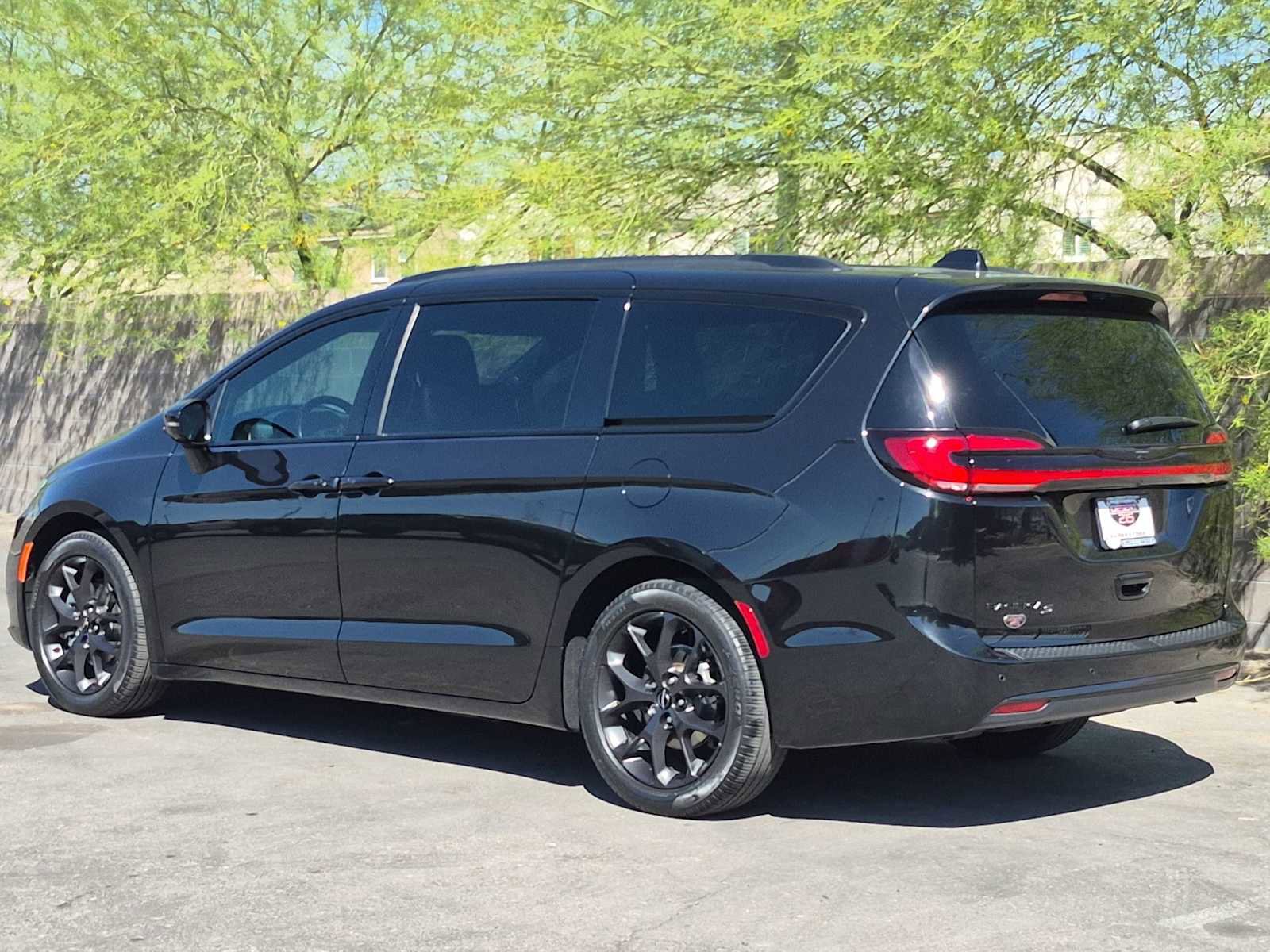 Used 2021 Chrysler Pacifica Touring-L w/ S Appearance Package image 7