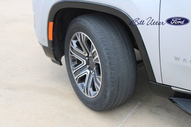 Used 2024 Jeep Wagoneer L Series II RWD image 9