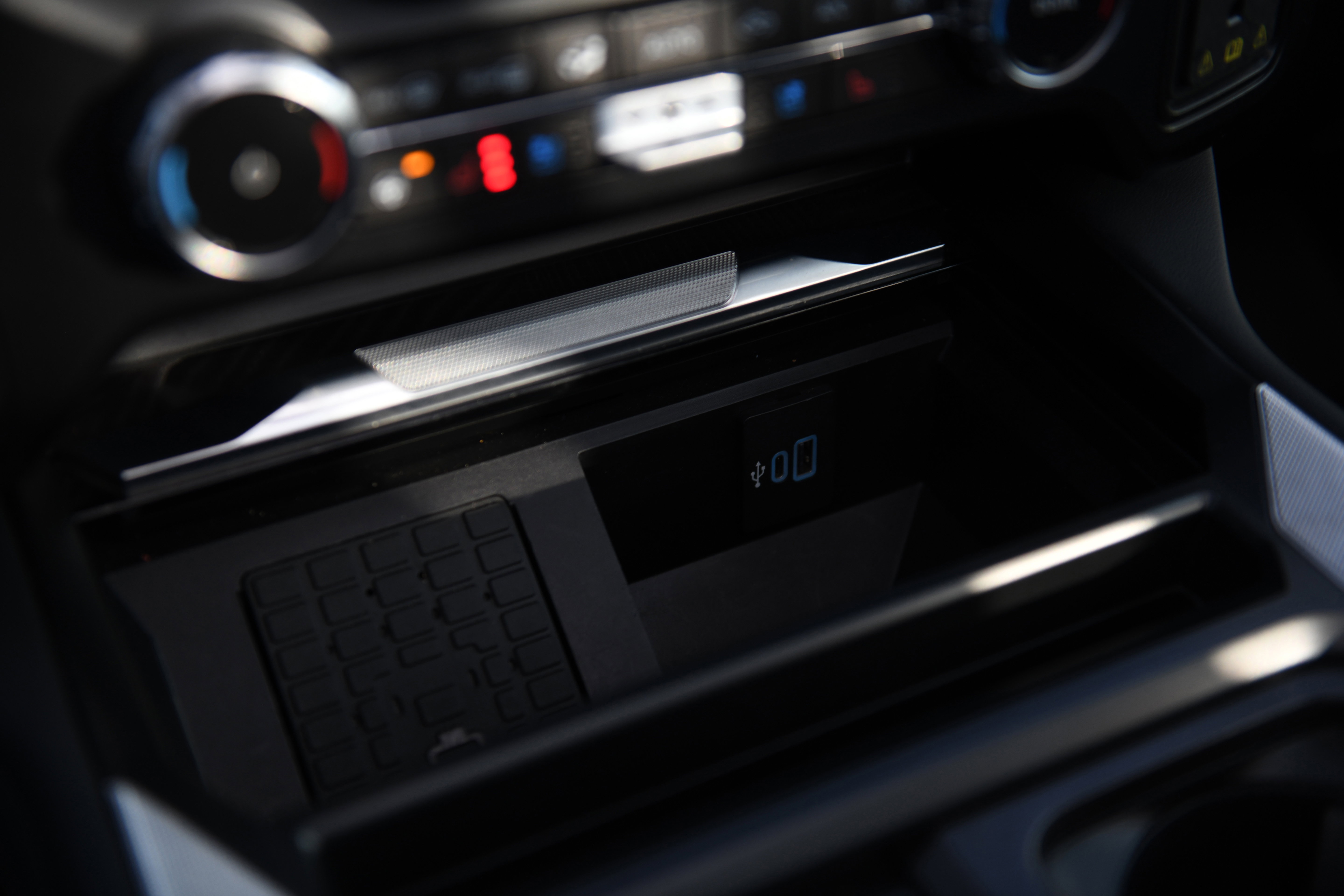 Used 2025 Ford F250 Platinum w/ Tremor Off-Road Package image 34