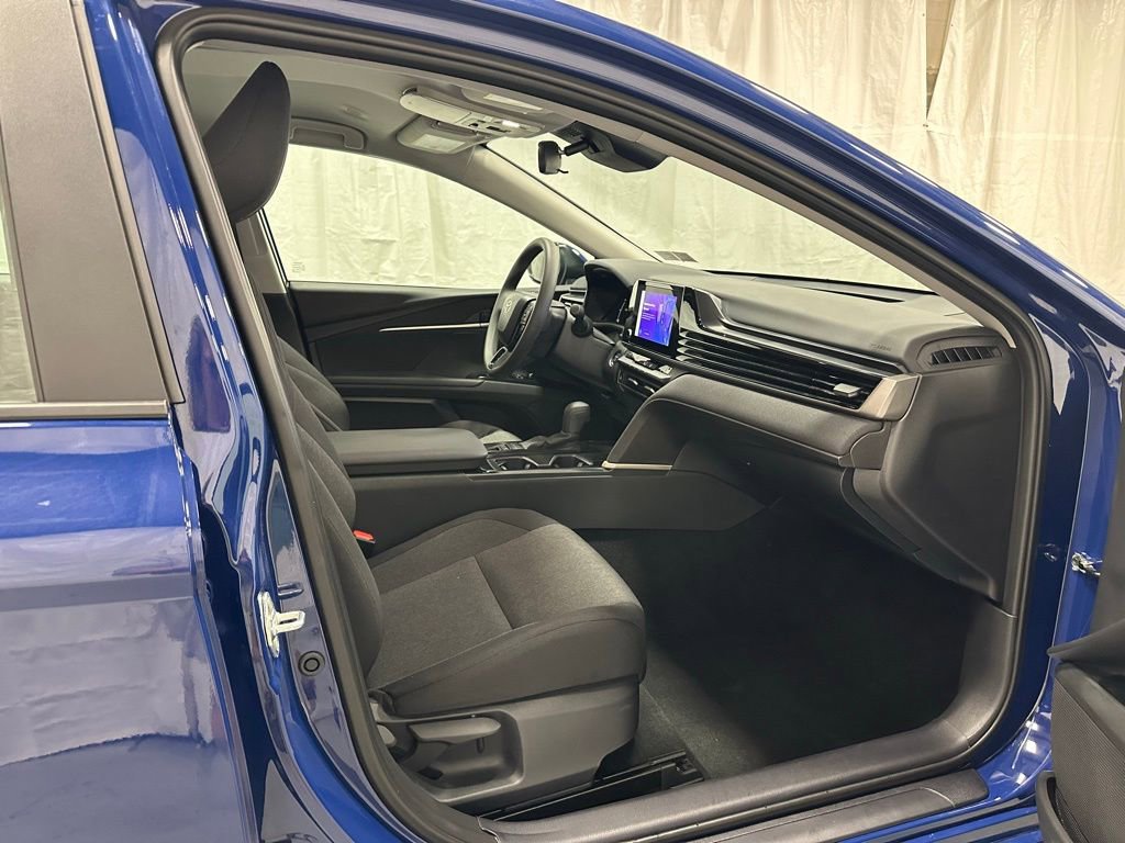 Used 2025 Toyota Camry LE FWD image 58