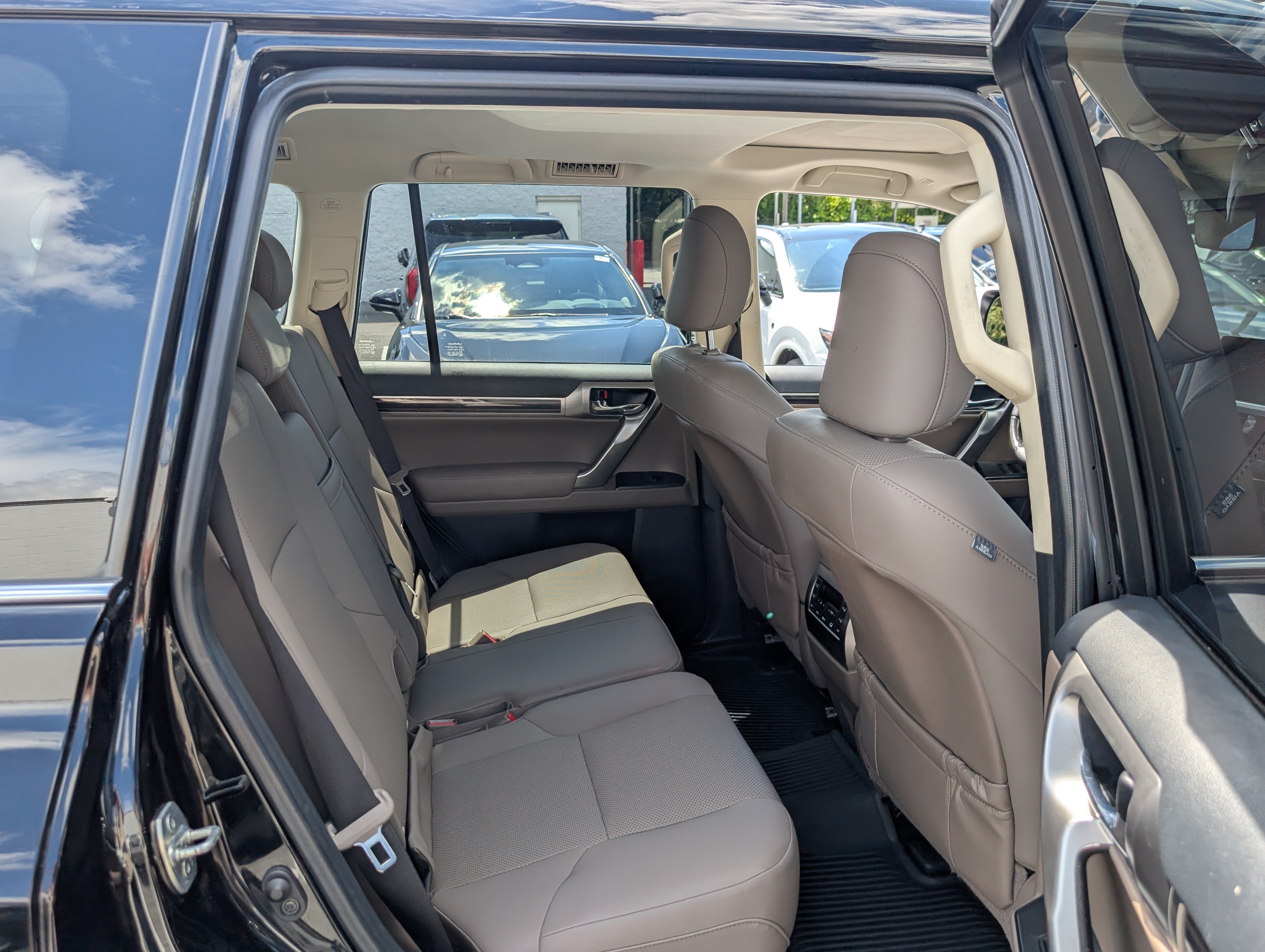 Used 2023 Lexus GX 460 Premium w/ Premium Package AWD/4WD image 12