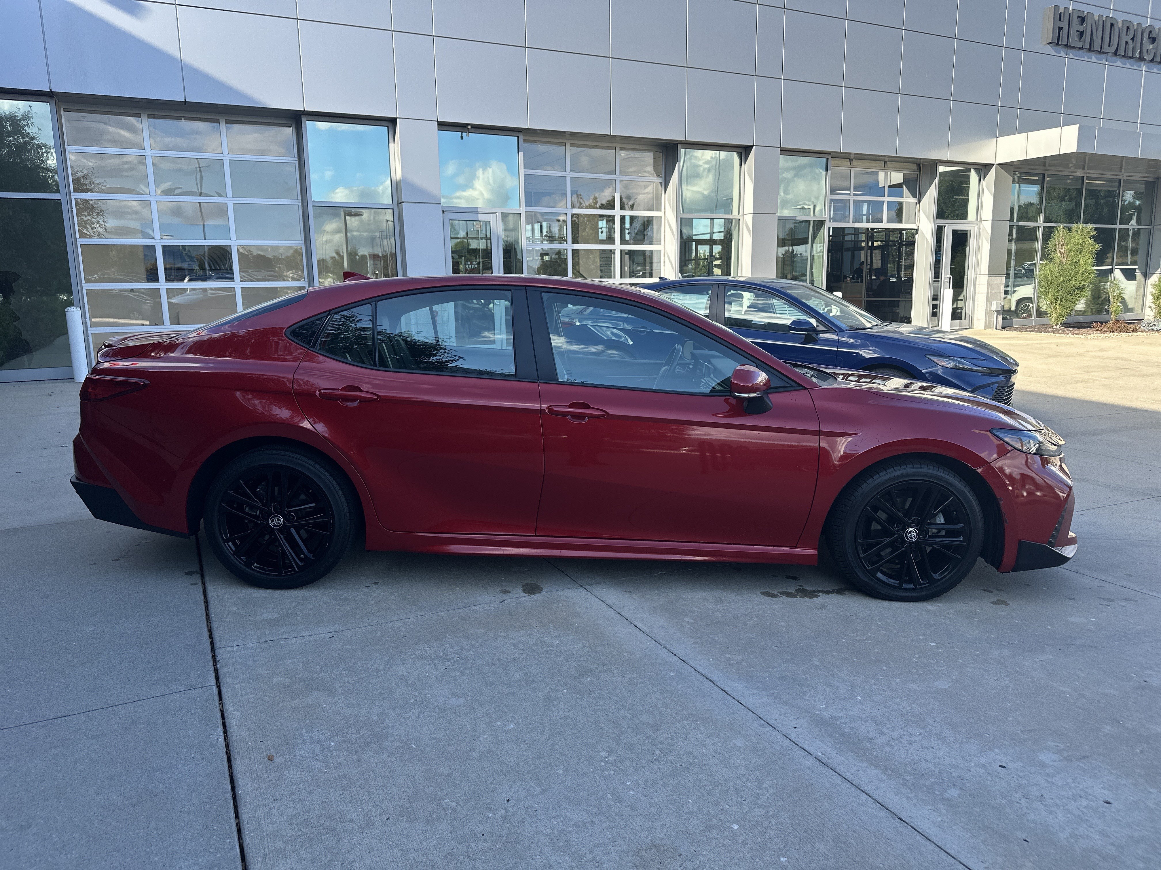 Used 2025 Toyota Camry SE FWD image 10