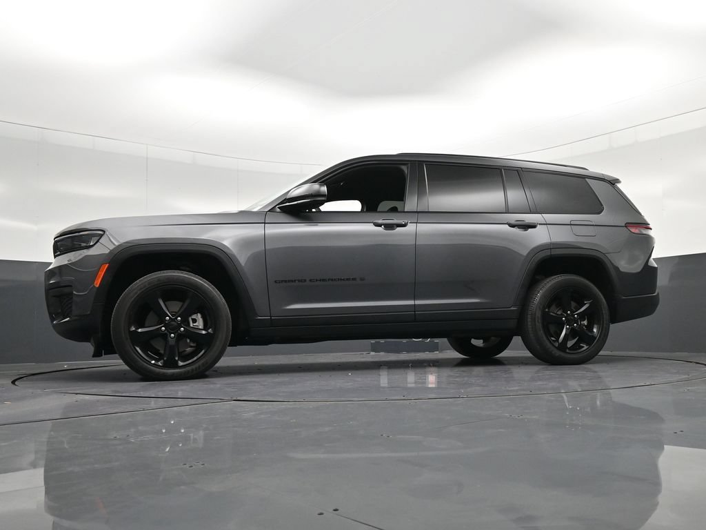 Used 2023 Jeep Grand Cherokee L Laredo RWD image 27