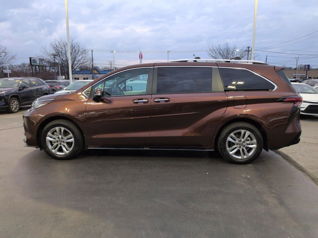 Certified 2024 Toyota Sienna Limited FWD image 2